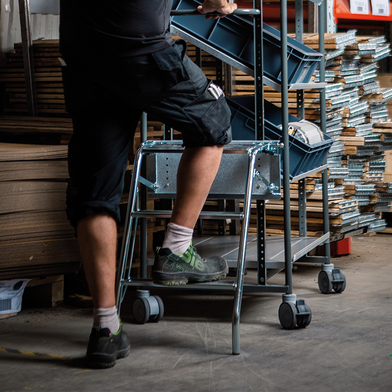Marche-pieds pour chariots à plateaux série 168