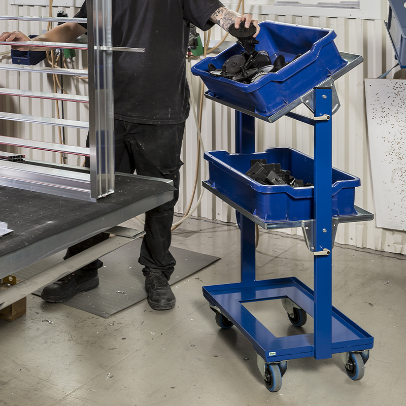 Chariot porte-bacs - étagères inclinables - 150 kg